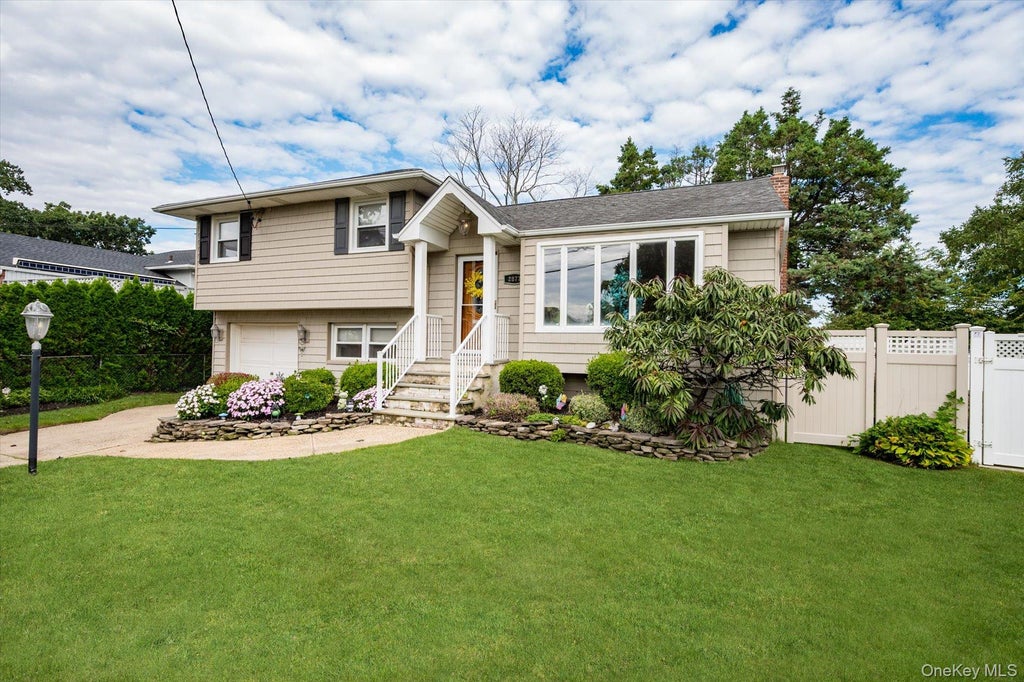 Photo of 2877 Gerald Court, North Bellmore, NY 11710 (MLS # 1051057)