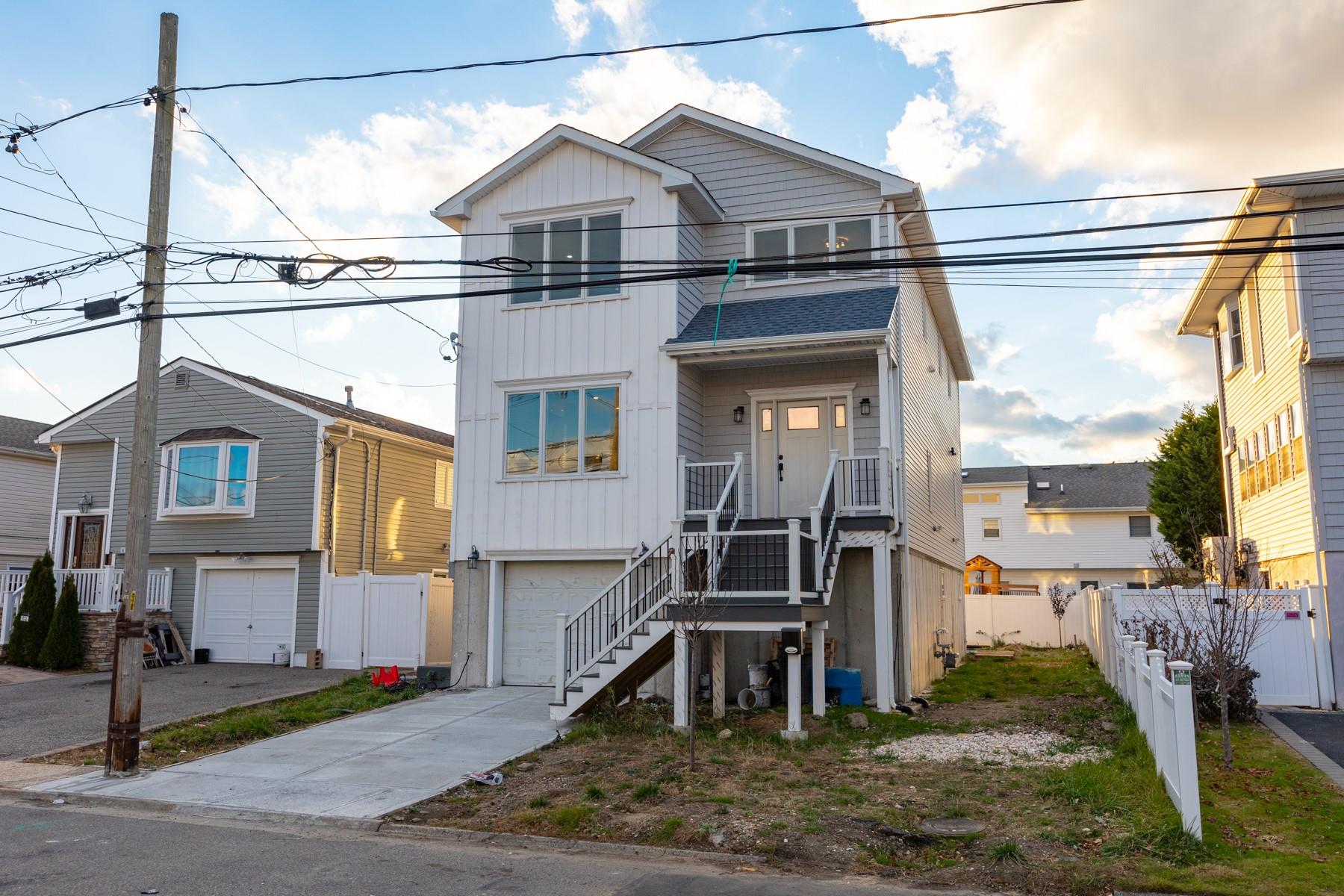 873 Beach Street, Lindenhurst, New York image 2