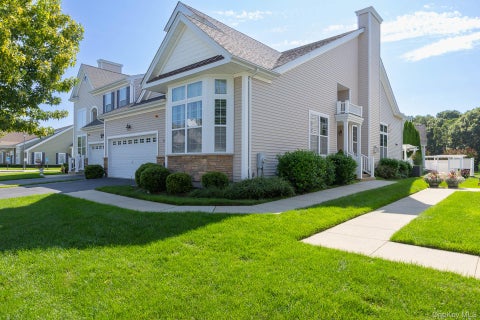 Condo For Sale - 51 Toni Court<br/> Suffolk County, Center Moriches, NY 11934