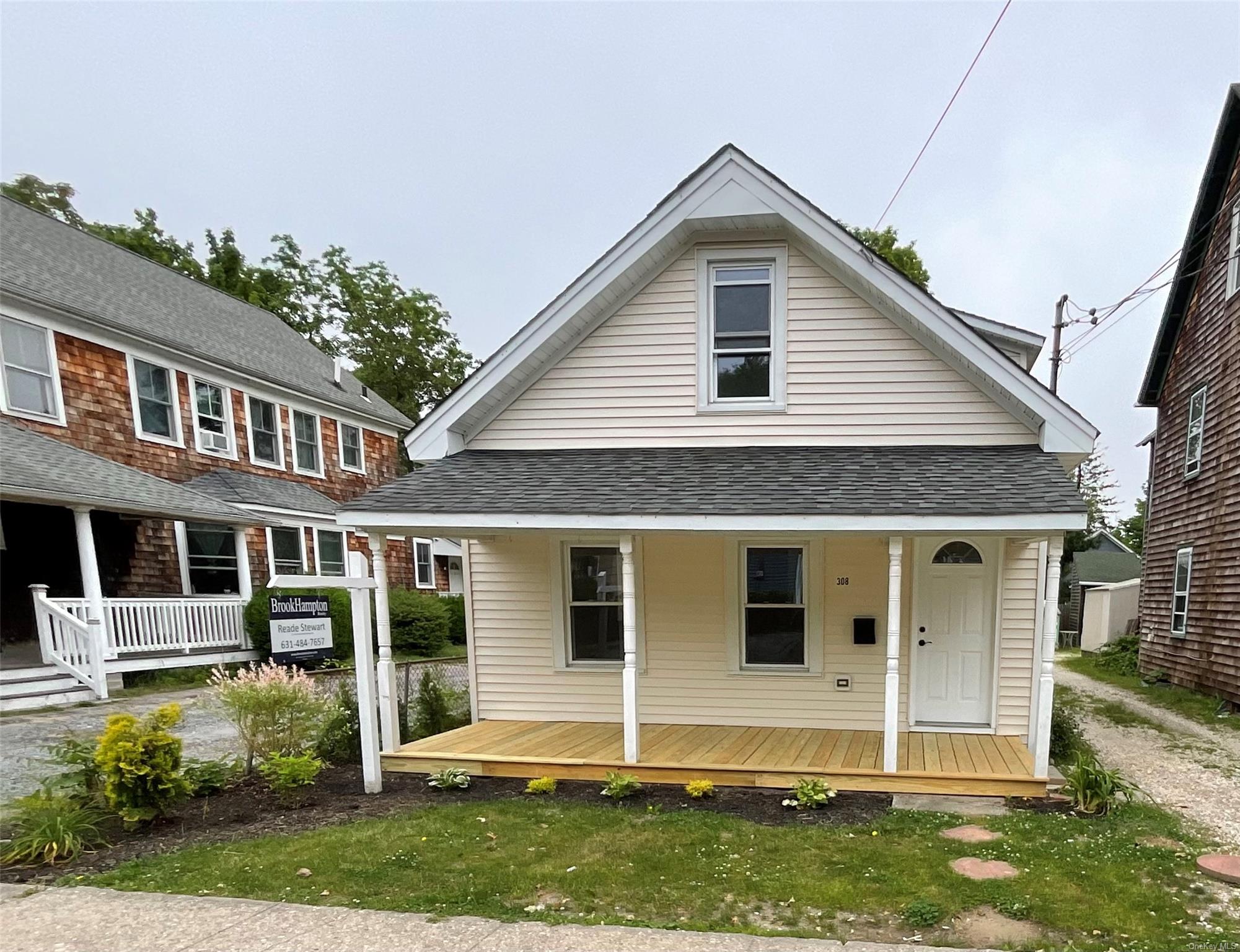 Property for Sale at East Avenue, Riverhead, Hamptons, NY - Bedrooms: 4 
Bathrooms: 1  - $499,900