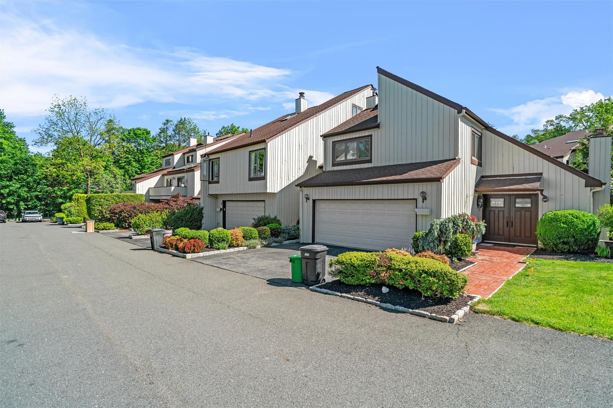 6 Chippewa Court, Suffern, New York image 1