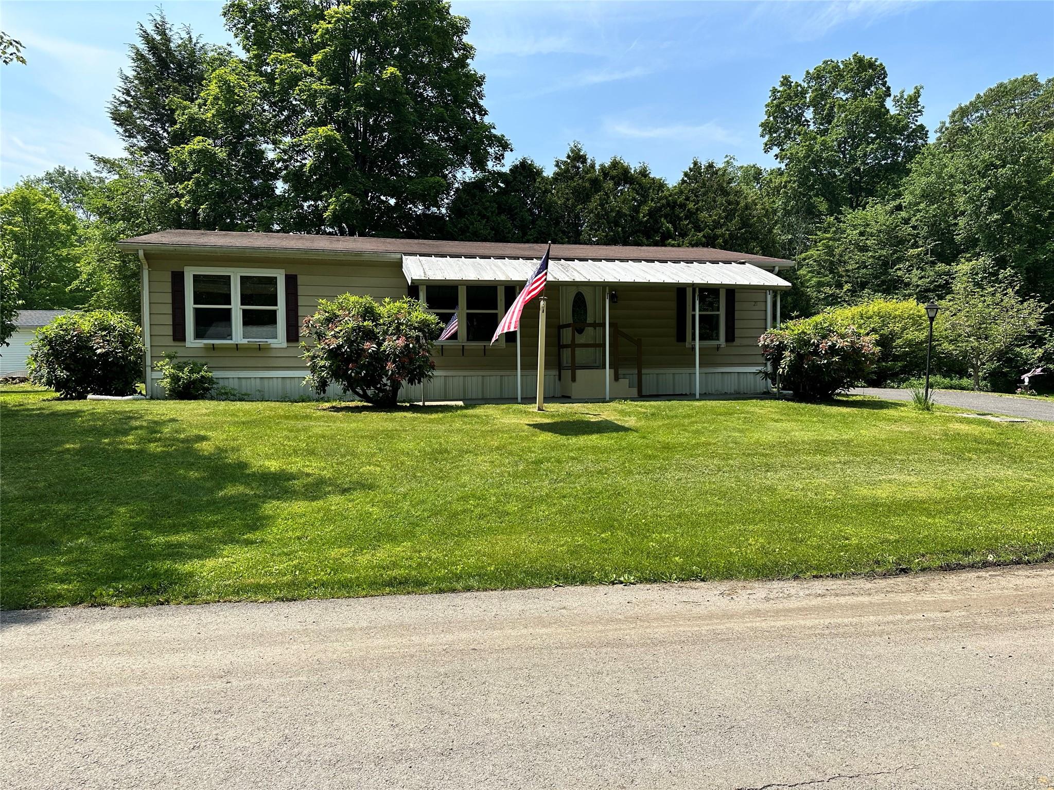 Maunaloa Lane, New Paltz, New York - 3 Bedrooms  
2 Bathrooms  
5 Rooms - 