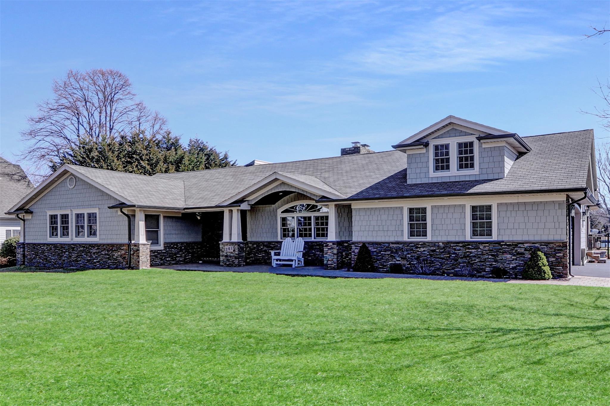 241 Willetts Lane, West Islip, New York image 3