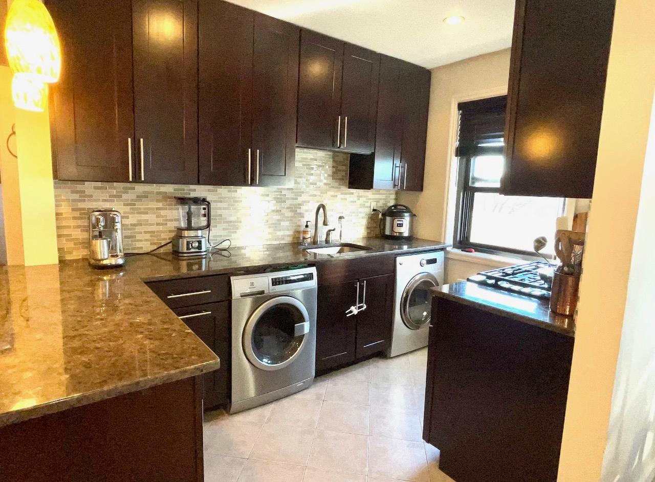 57-21 246 Crescent #1FL, Douglaston, New York image 3