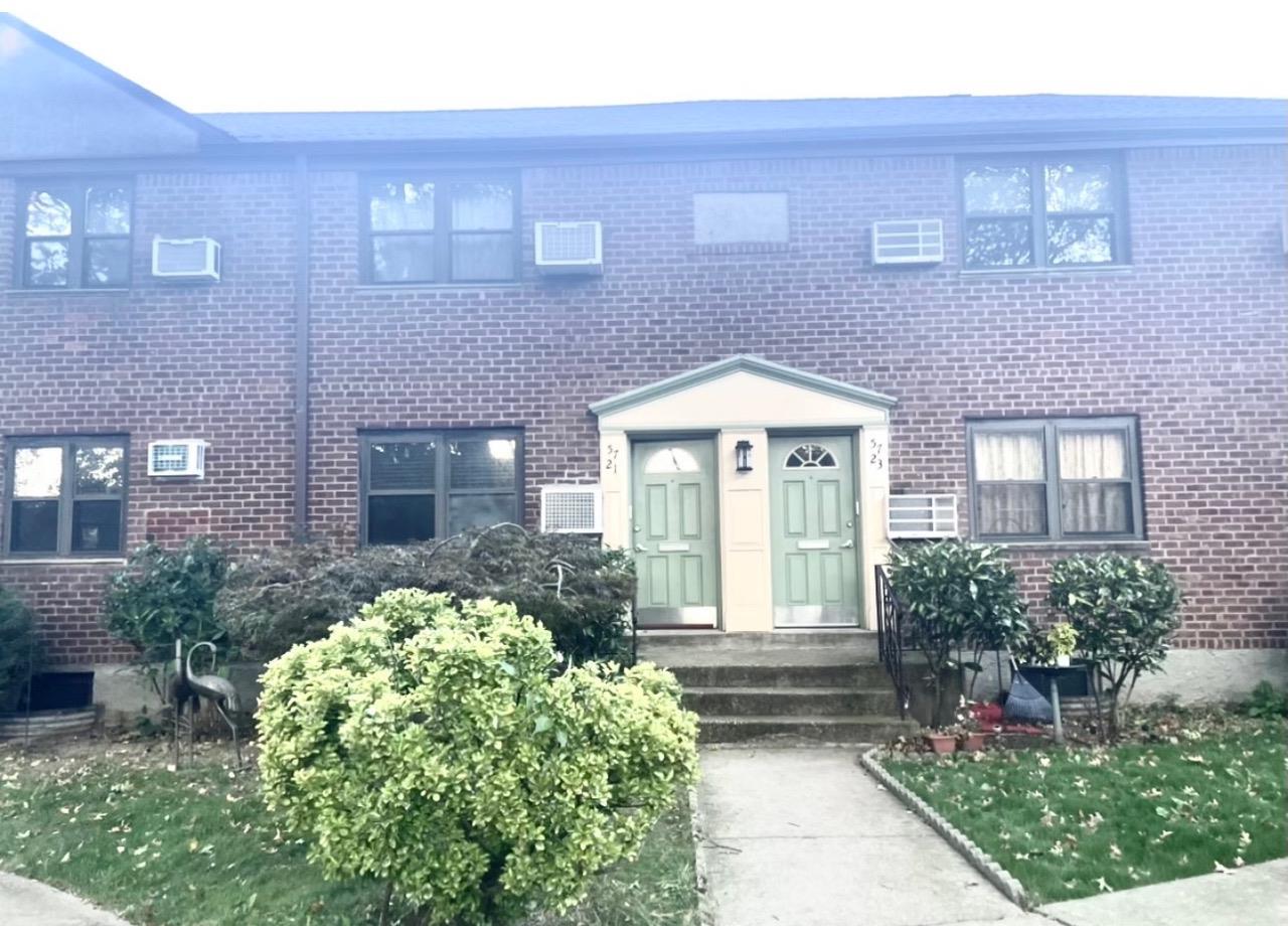 Property for Sale at 246 Crescent 1Fl, Douglaston, Queens, NY - Bedrooms: 2 
Bathrooms: 1 
Rooms: 5  - $415,000