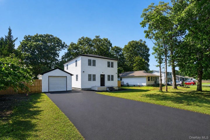Photo 1 of 19 — 118 Floyd Road, Shirley, NY 11967