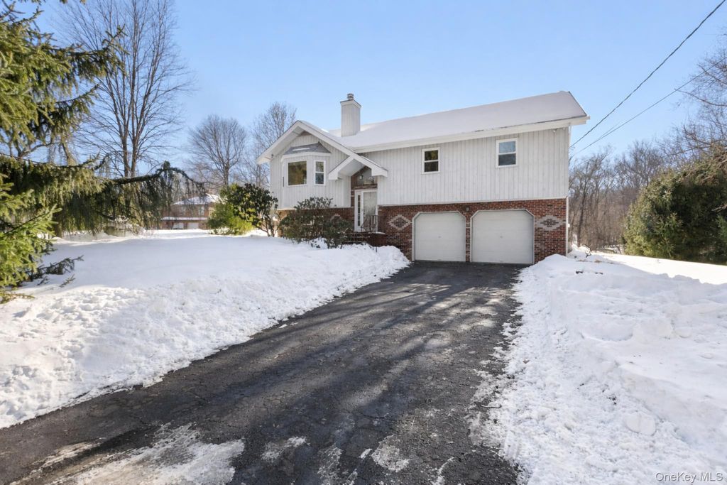 Photo of 7 Cimarron Road, Putnam Valley, NY 10579 (MLS # 959167)