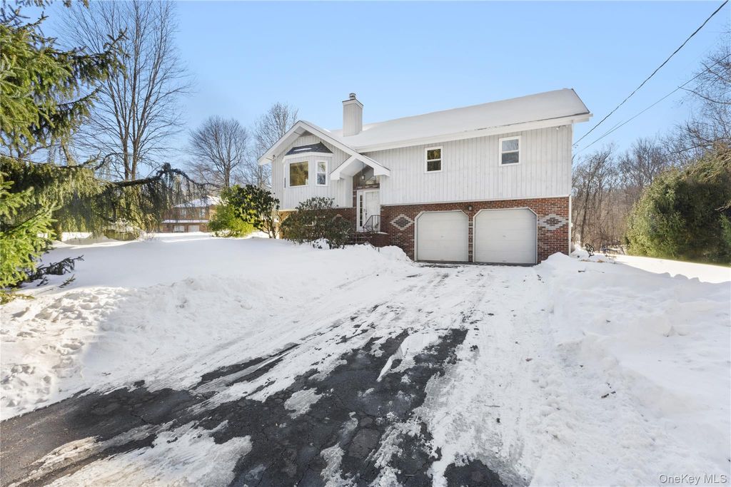 Photo of 7 Cimarron Road, Putnam Valley, NY 10579 (MLS # 959167)