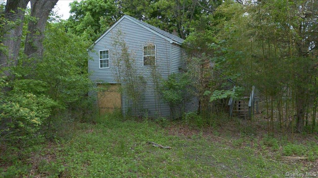 Photo of 205 N Washington Avenue, Centereach, NY 11720 (MLS # 1000590)