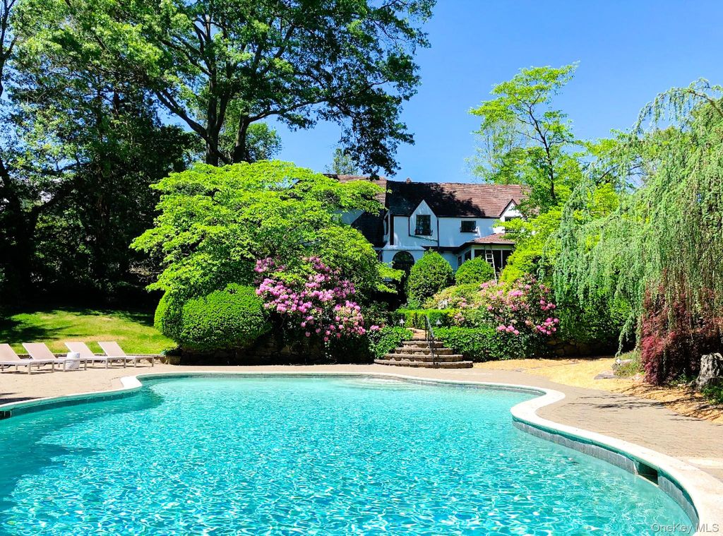 Photo of 181 Hillair Circle, White Plains, NY 10605 (MLS # 957833)