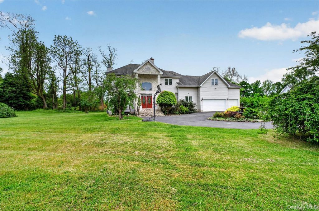 Photo of 12 Loosestrife Drive, Hopewell Junction, NY 12533 (MLS # 1003511)