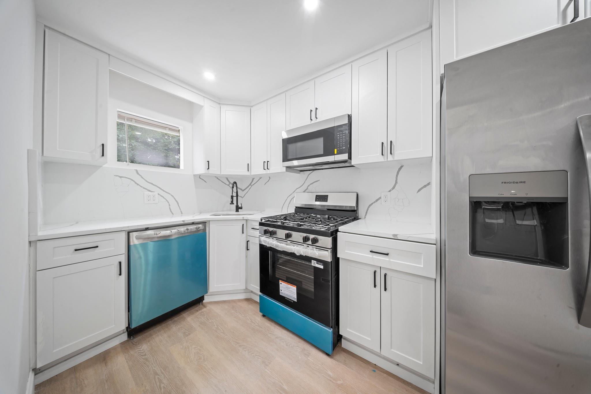 204th Street, Saint Albans, Queens, NY - 4 Bedrooms  
3 Bathrooms  
12 Rooms - 