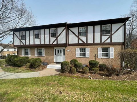 Homes For Sale - 220 Parkside Drive #220<br/> Suffern, NY 10901