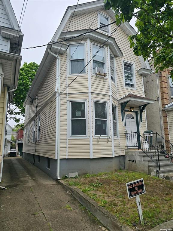 108 Street, Richmond Hill, Queens, NY - 6 Bedrooms  
3 Bathrooms - 