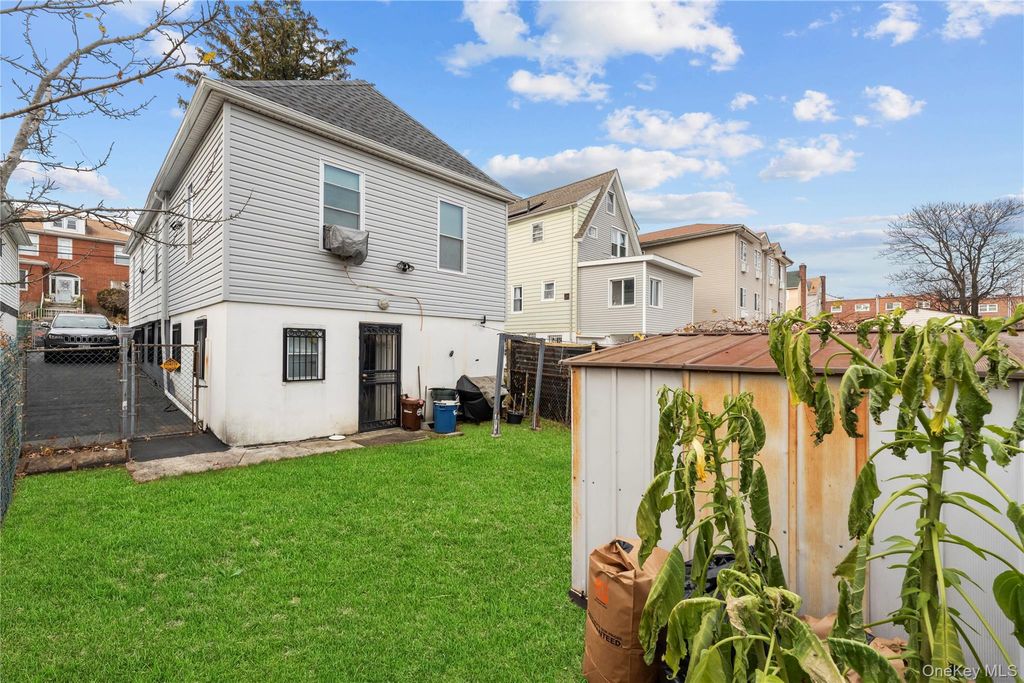 Photo of 3030 Kingsland Avenue, Bronx, NY 10469 (MLS # 938146)