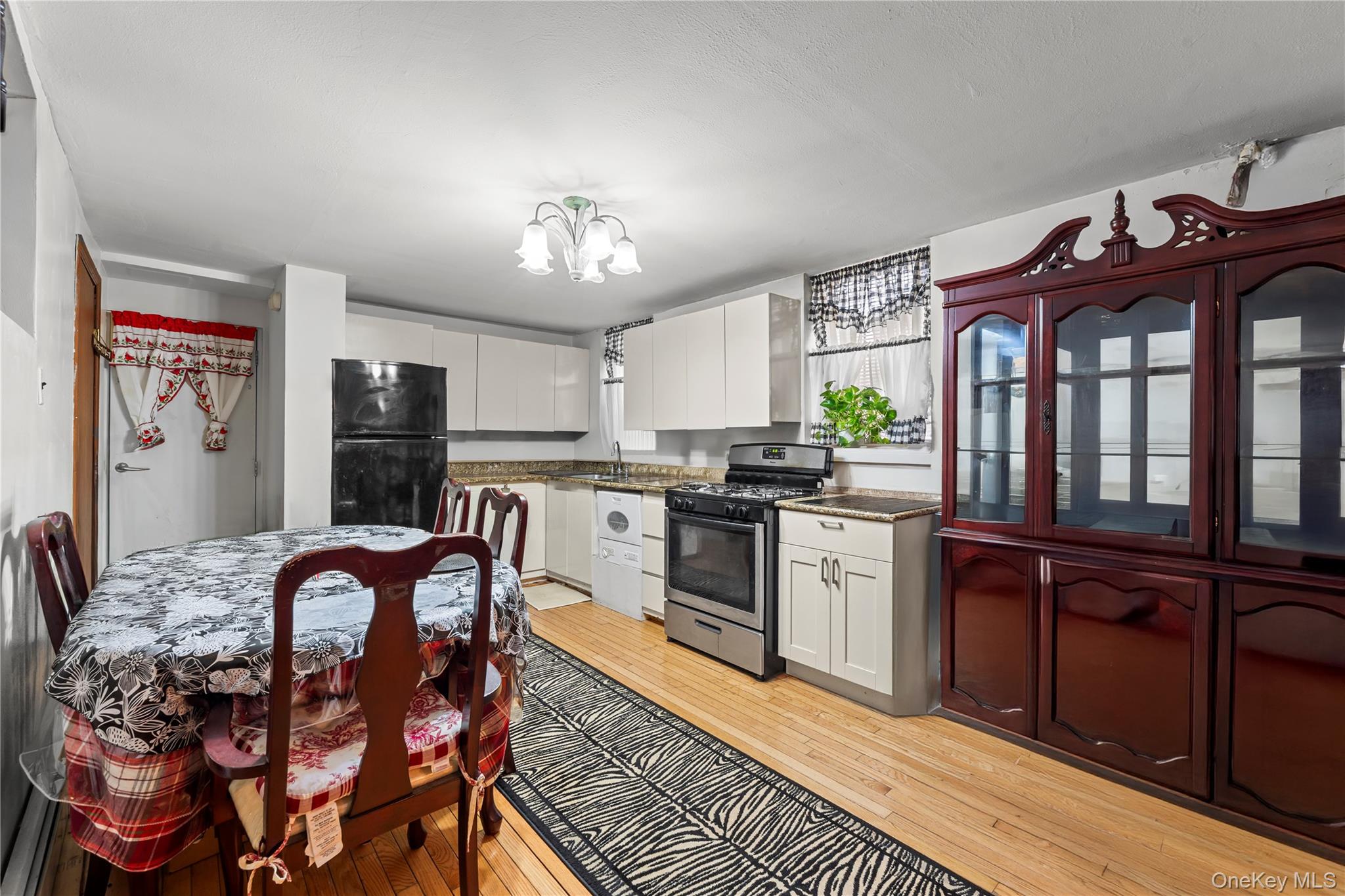 3030 Kingsland Avenue