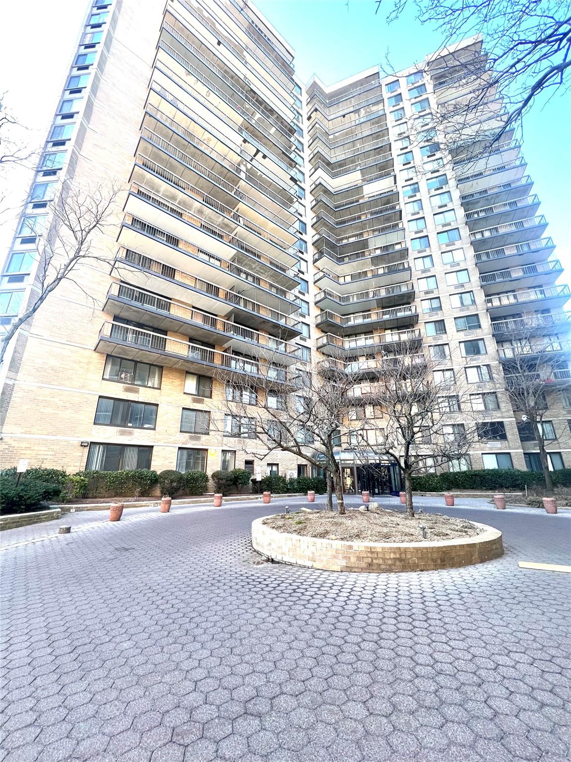 Rental Property at Elder Ave #4J Flushing Ave, Flushing, Queens, NY - Bedrooms: 3 
Bathrooms: 2 
Rooms: 4  - $3,500 MO.