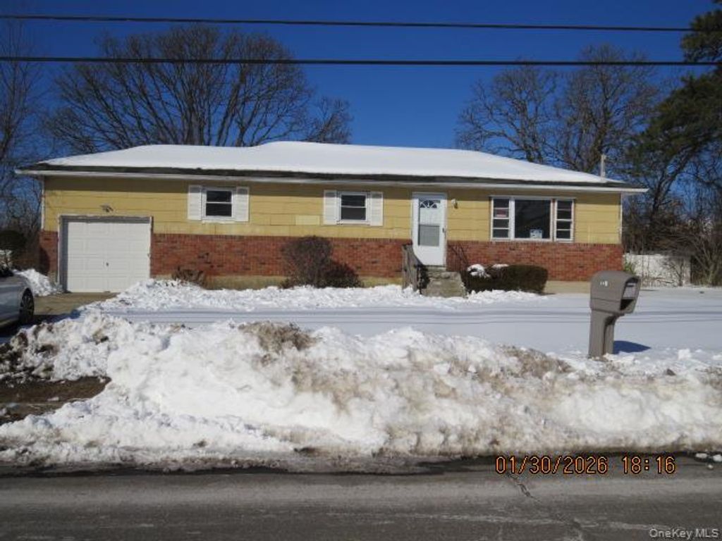 Photo of 334 Robbins Street, Lindenhurst, NY 11757 (MLS # 956938)