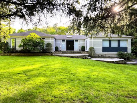11 Faulkner Lane Dix Hills NY 11746