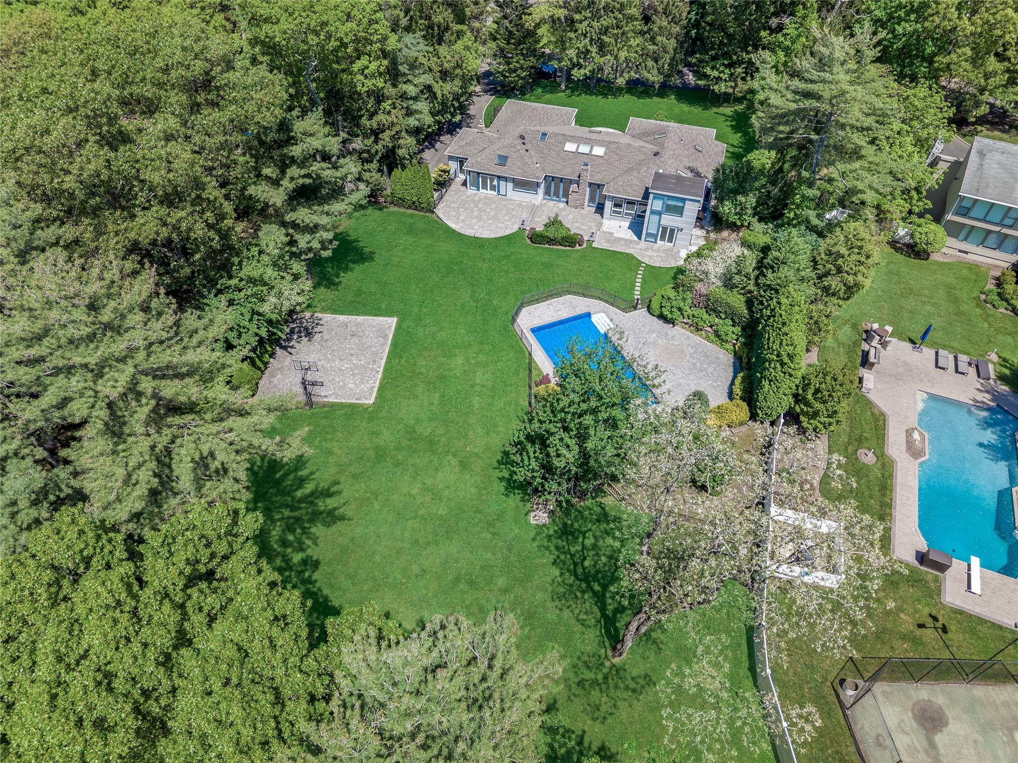 11 Faulkner Lane, Dix Hills, New York image 17