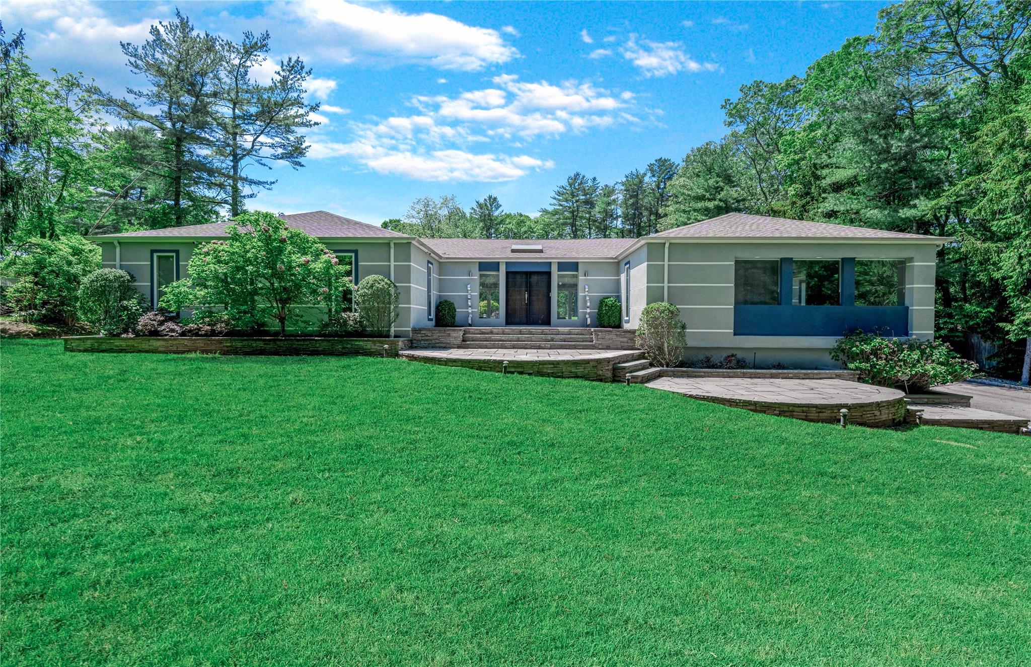 11 Faulkner Lane, Dix Hills, New York image 2