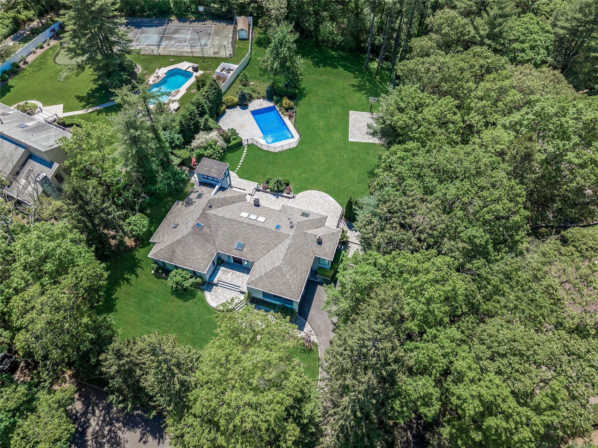 11 Faulkner Lane, Dix Hills, New York image 18