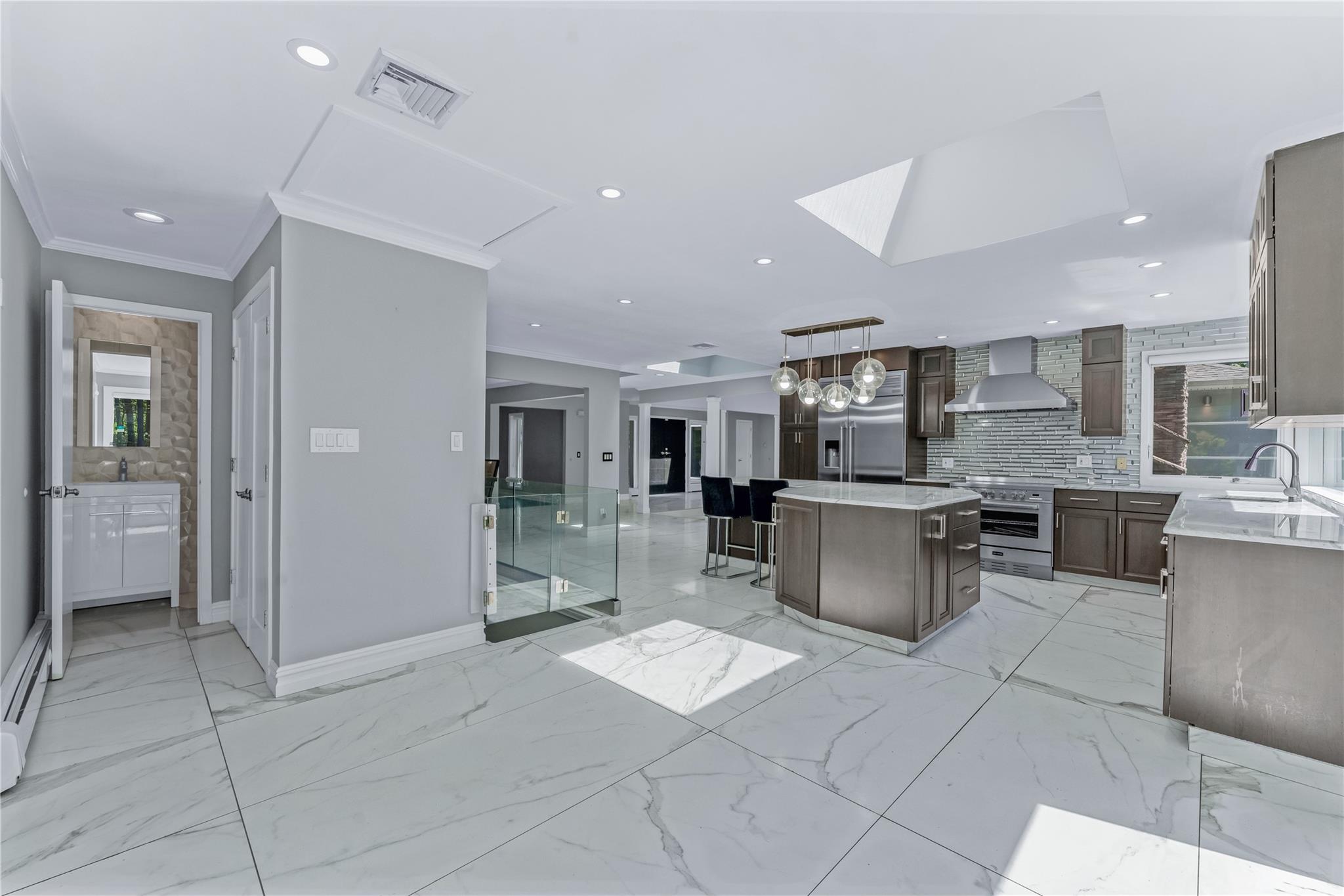 11 Faulkner Lane, Dix Hills, New York image 12