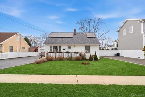2552 Woodland Avenue Wantagh NY 11793