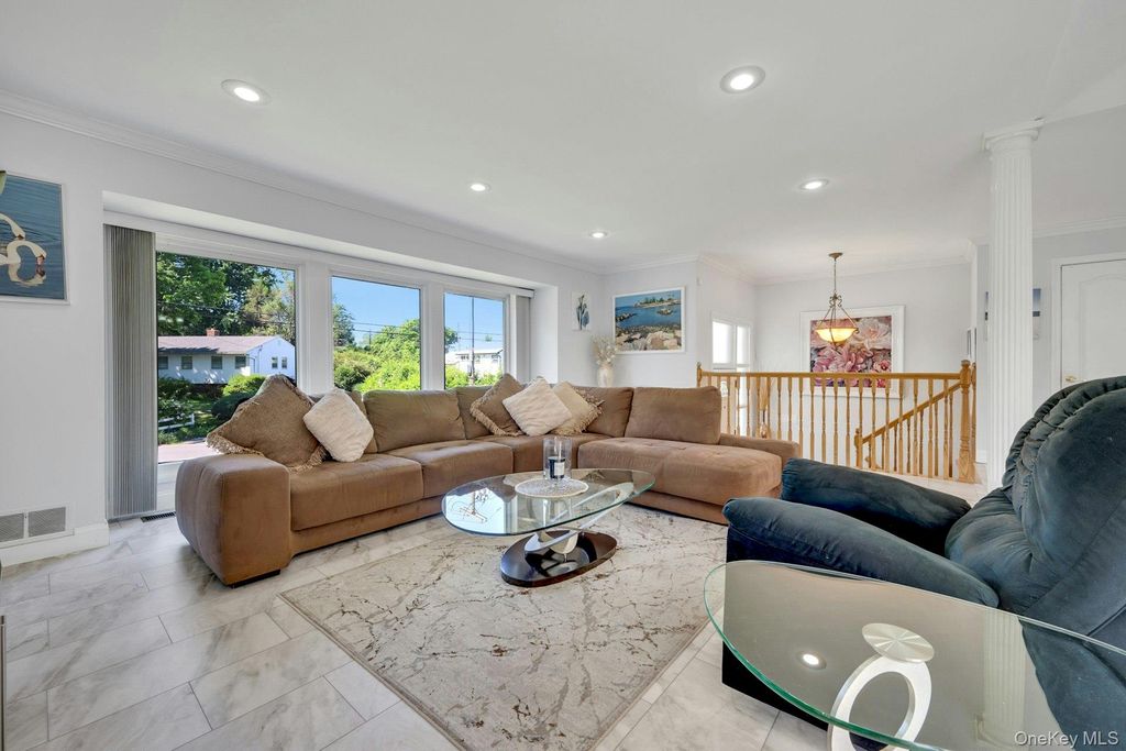Photo of 101 Windsor Oval, New Rochelle, NY 10805 (MLS # 1011278)