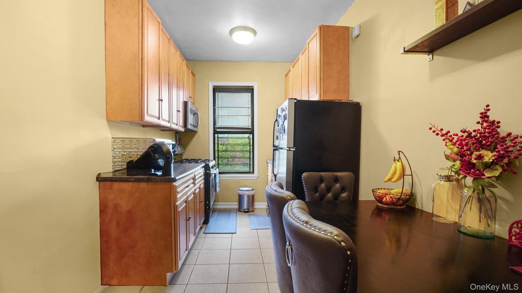 Photo of 1922 McGraw Avenue #6I, Bronx, NY 10462 (MLS # 952978)