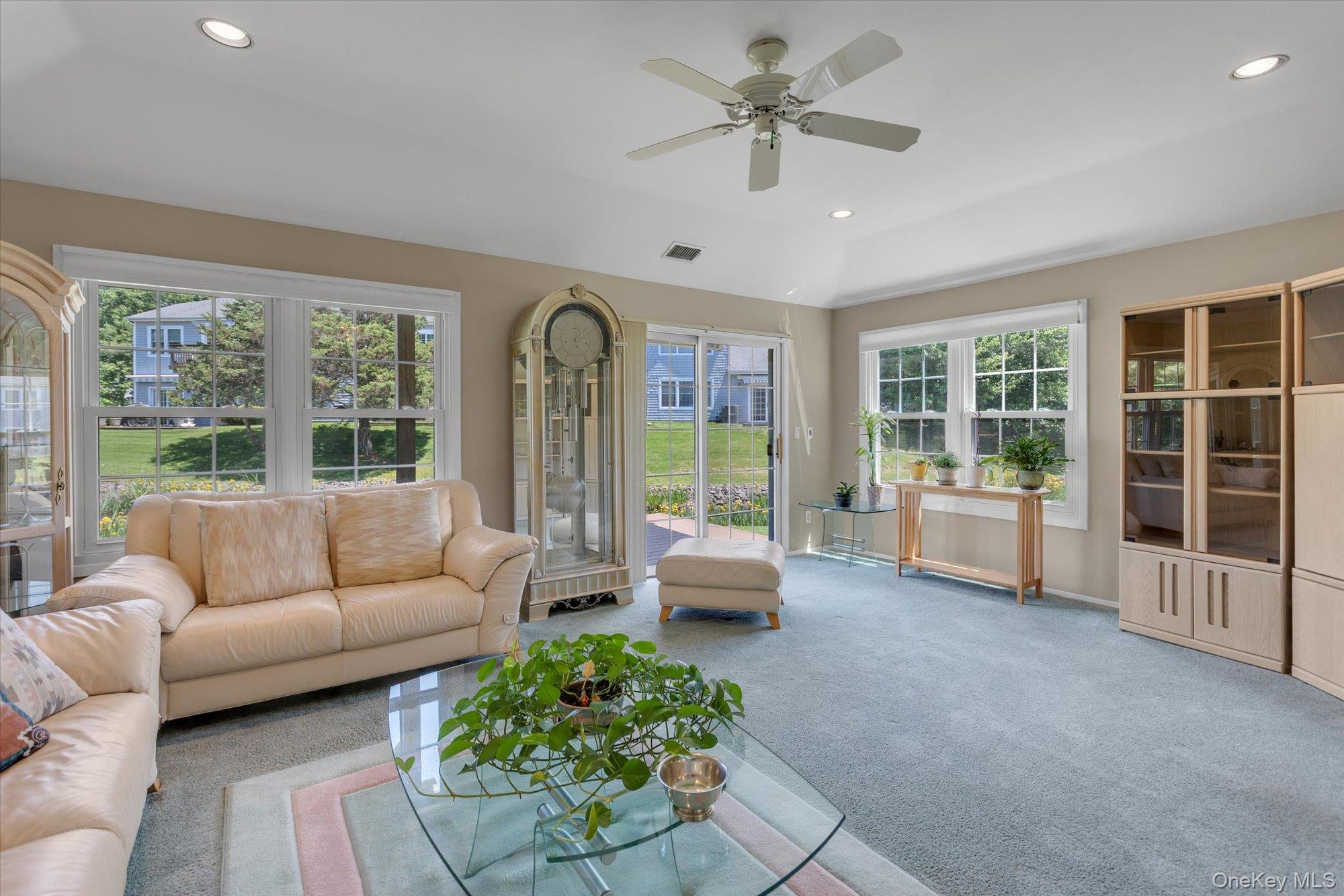 35 Lakebridge Drive S