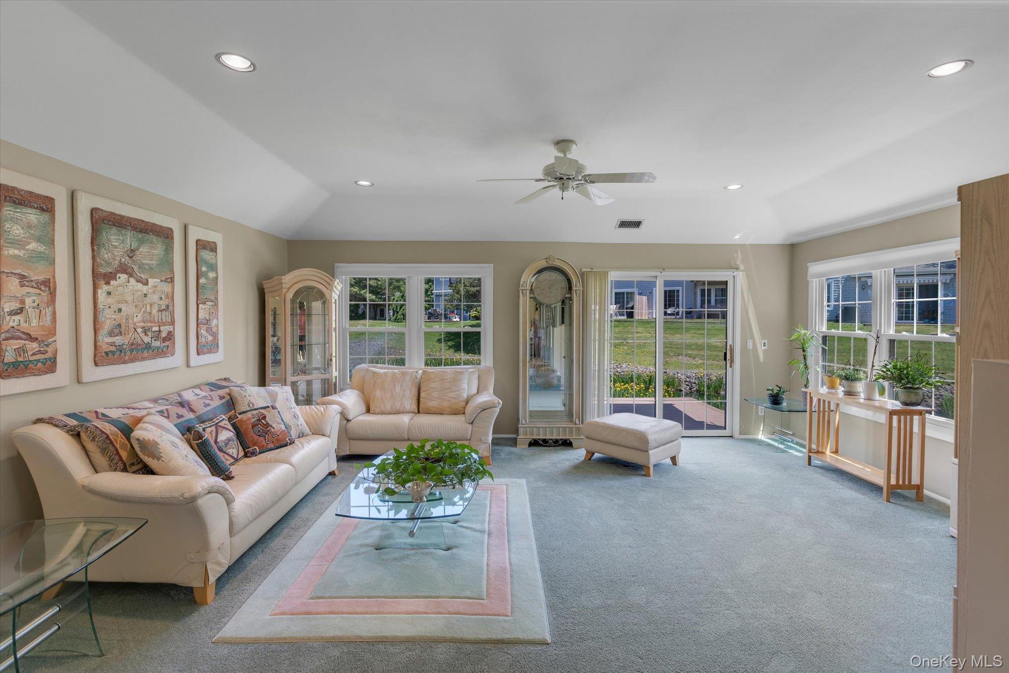 35 Lakebridge Drive S