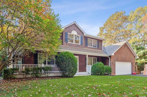67 Straight Path Southampton NY 11968