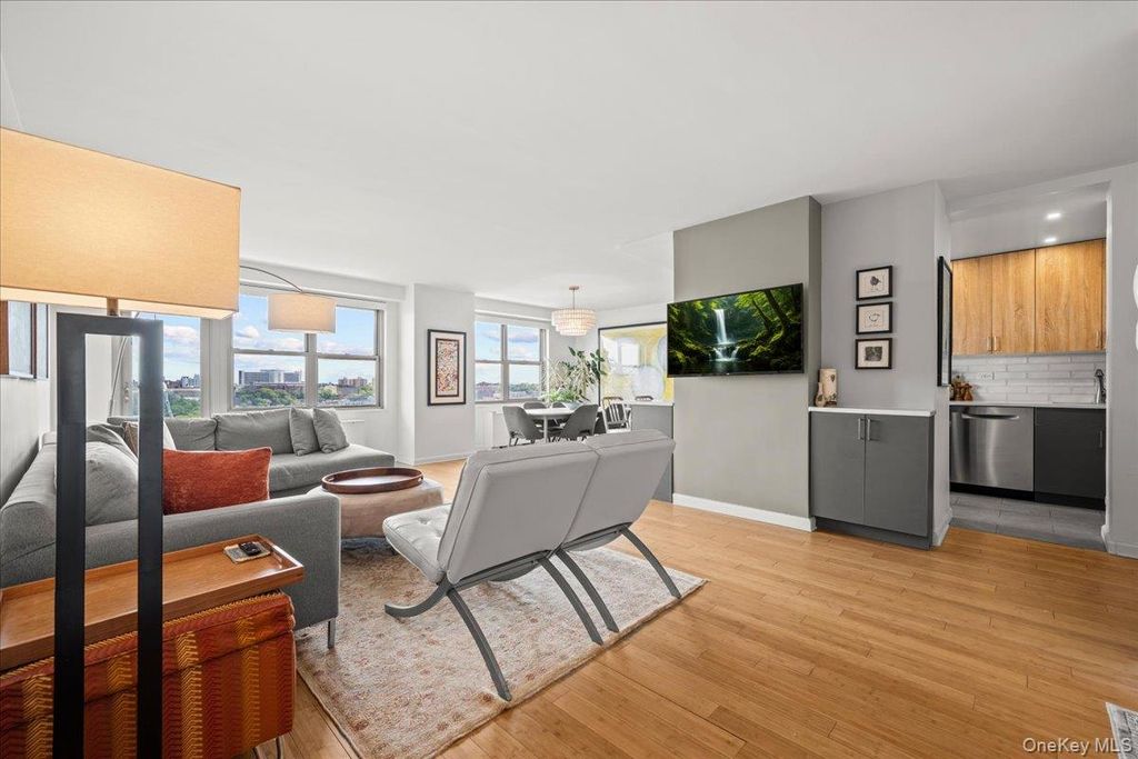 Photo of 2500 Johnson Avenue #11P, Bronx, NY 10463 (MLS # 1024153)