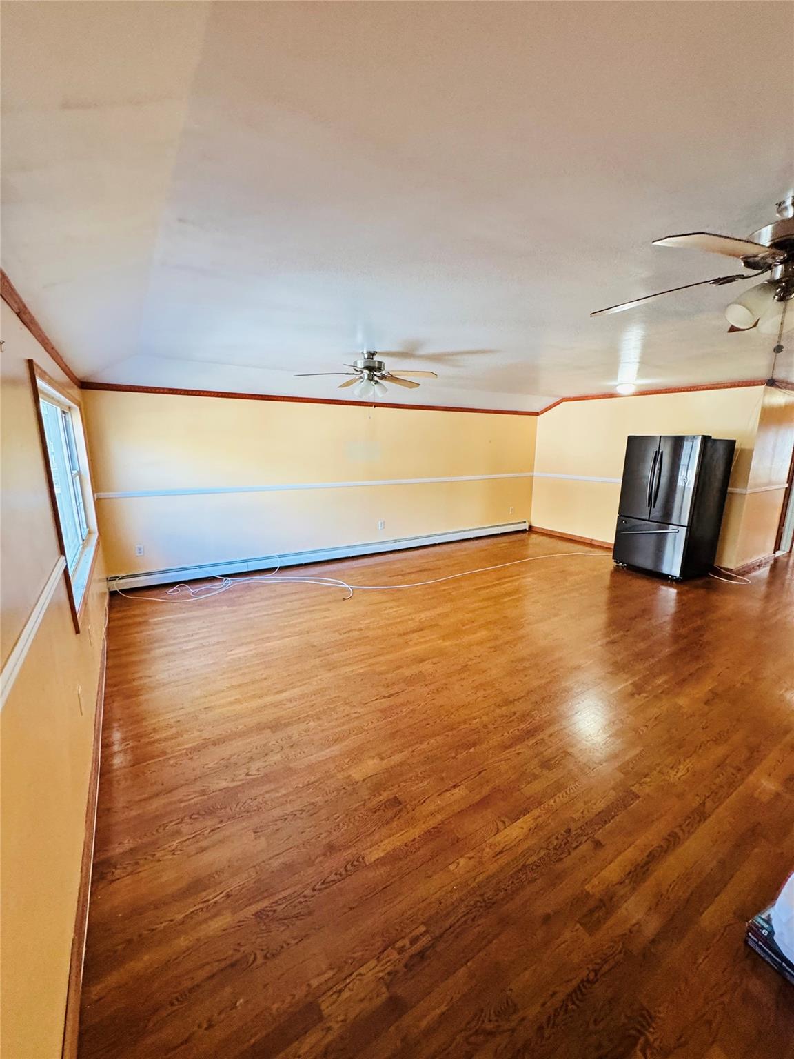 Rockaway Freeway, Far Rockaway, Queens, NY - 3 Bedrooms  
2 Bathrooms  
6 Rooms - 