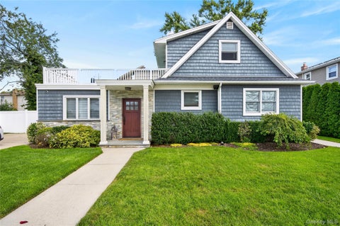 Apartment For Rent - 120 Evelyn Avenue<br/> Westbury, NY 11590