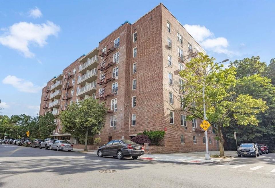 Selfridge St Street 2F, Forest Hills, Queens, NY - 1 Bedrooms  
1 Bathrooms  
3 Rooms - 