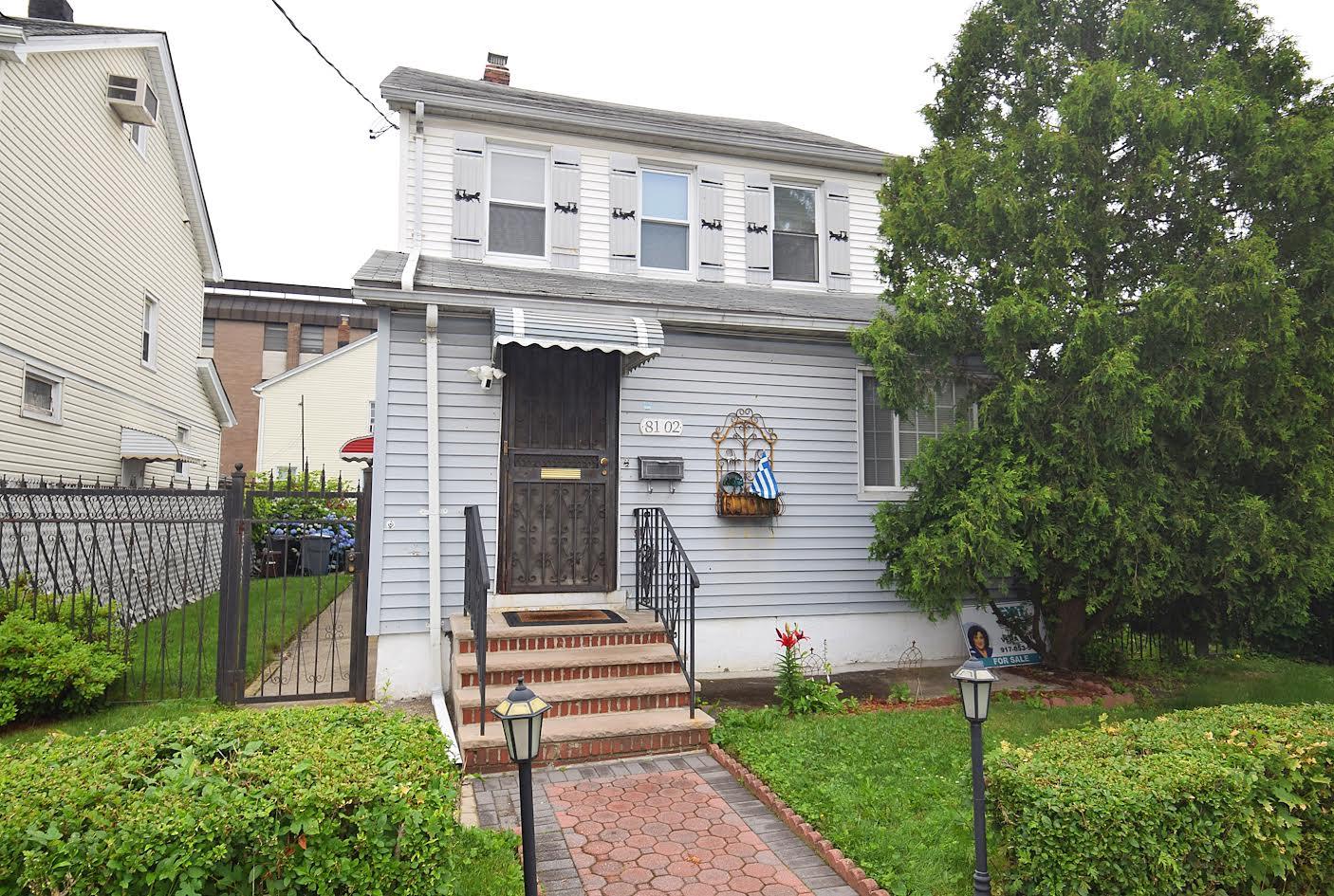 Property for Sale at 164th Place, Jamaica Hills, Queens, NY - Bedrooms: 6 
Bathrooms: 3 
Rooms: 10  - $970,000