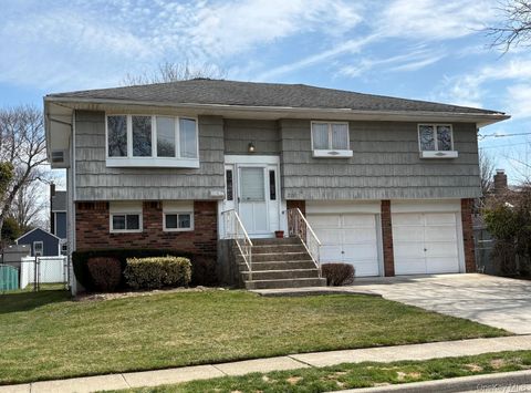 Homes For Sale - 2191 Walsall Street<br/> Seaford, NY 11783