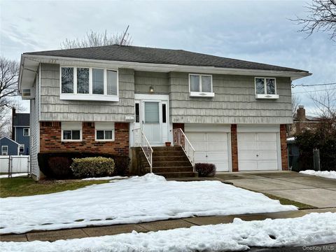 2191 Walsall Street Seaford NY 11783