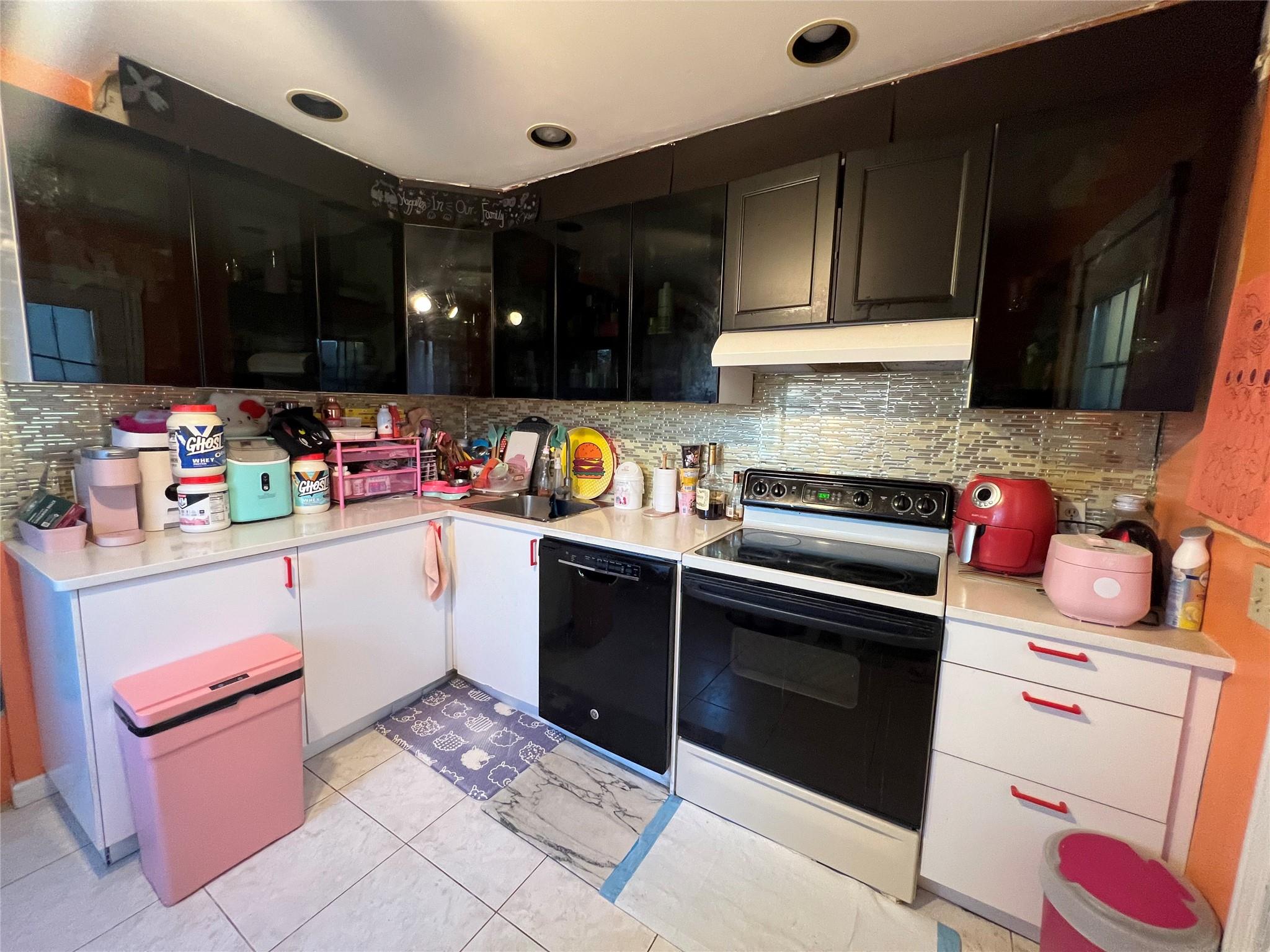 70 Ridge Lane, Levittown, New York image 10