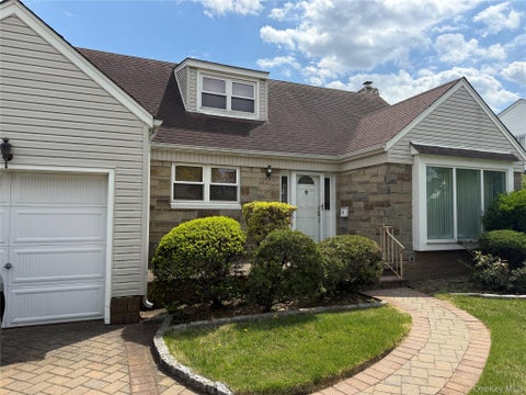Homes For Sale - 42 Lawrence Street<br/> New Hyde Park, NY 11040