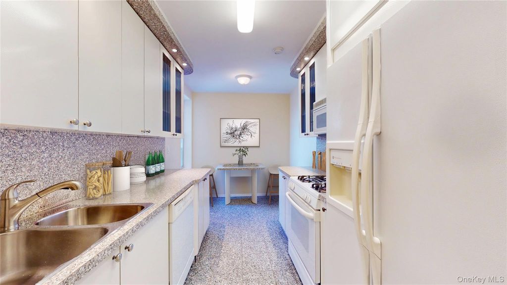 Photo of 85-04 63rd Drive #6E, Rego Park, NY 11374 (MLS # 950999)