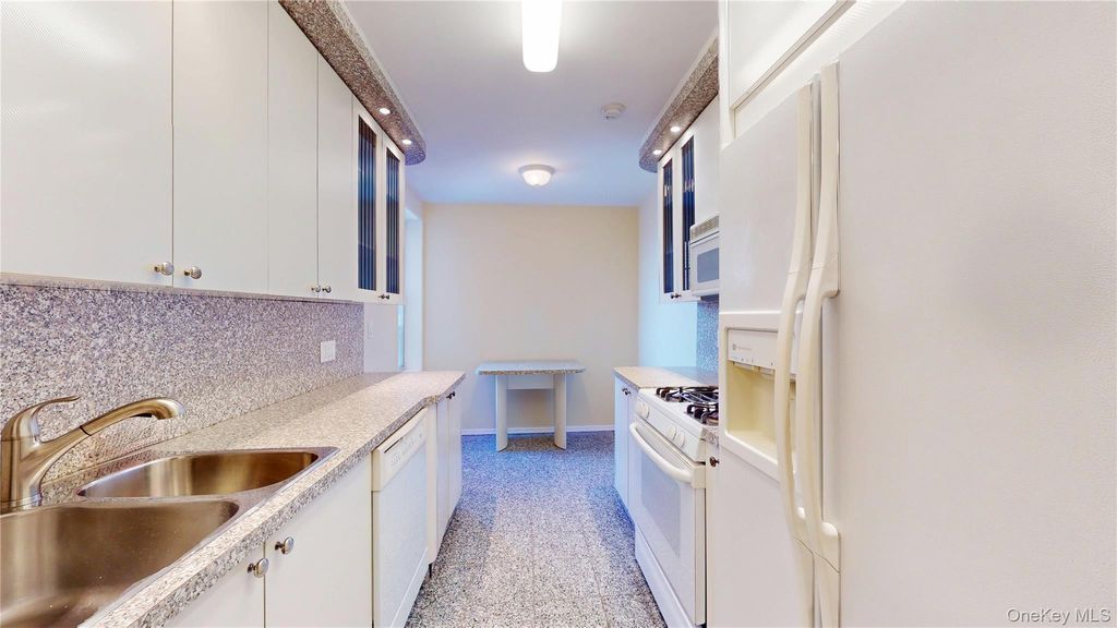 Photo of 85-04 63rd Drive #6E, Rego Park, NY 11374 (MLS # 950999)