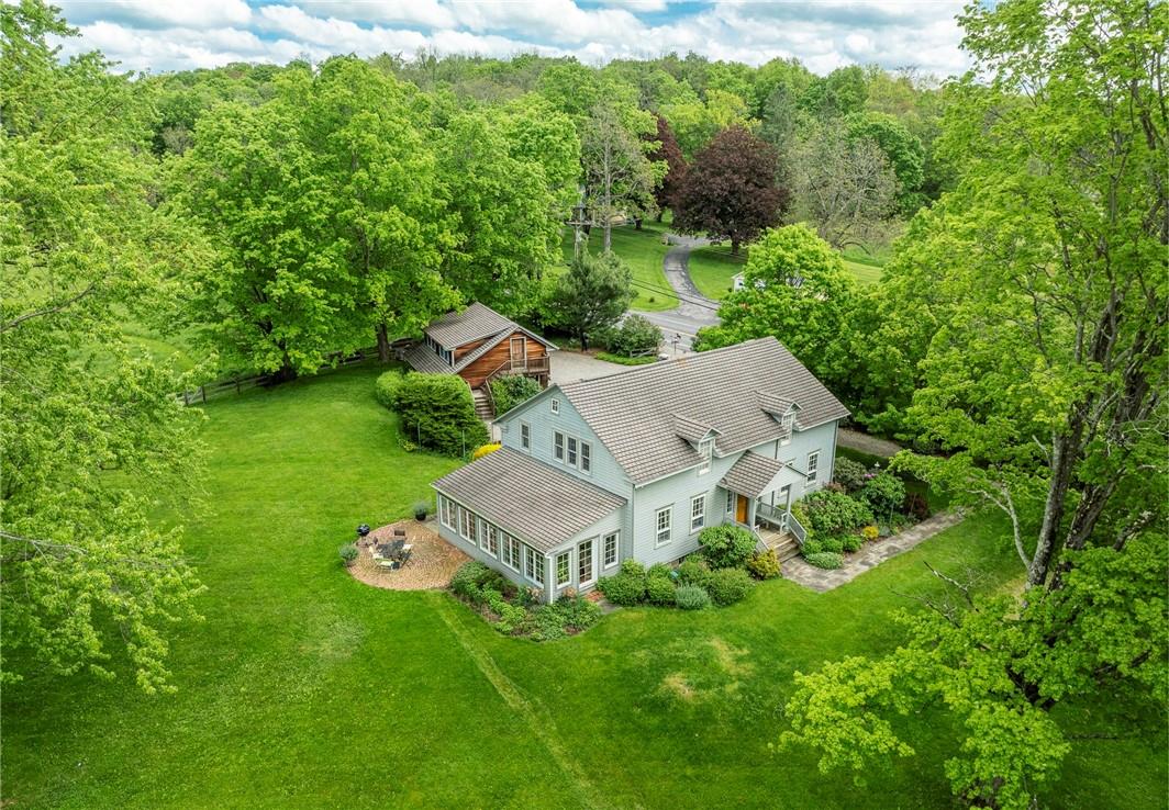Hollow Road, Clinton Corners, New York - 4 Bedrooms  
4 Bathrooms  
8 Rooms - 
