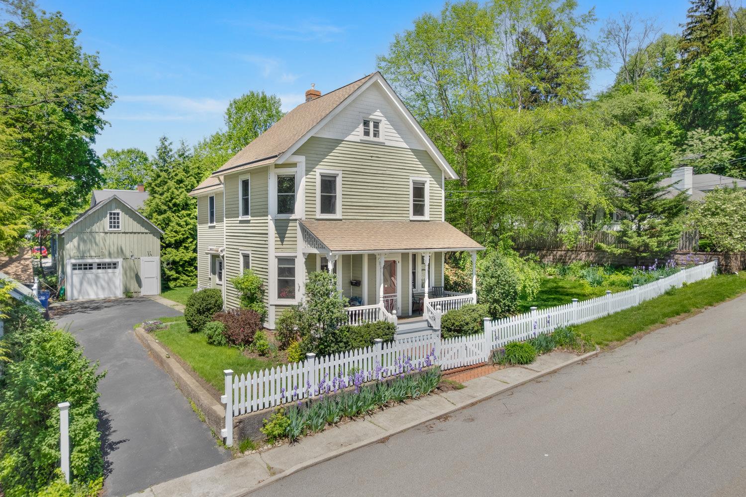 4 Oak Street