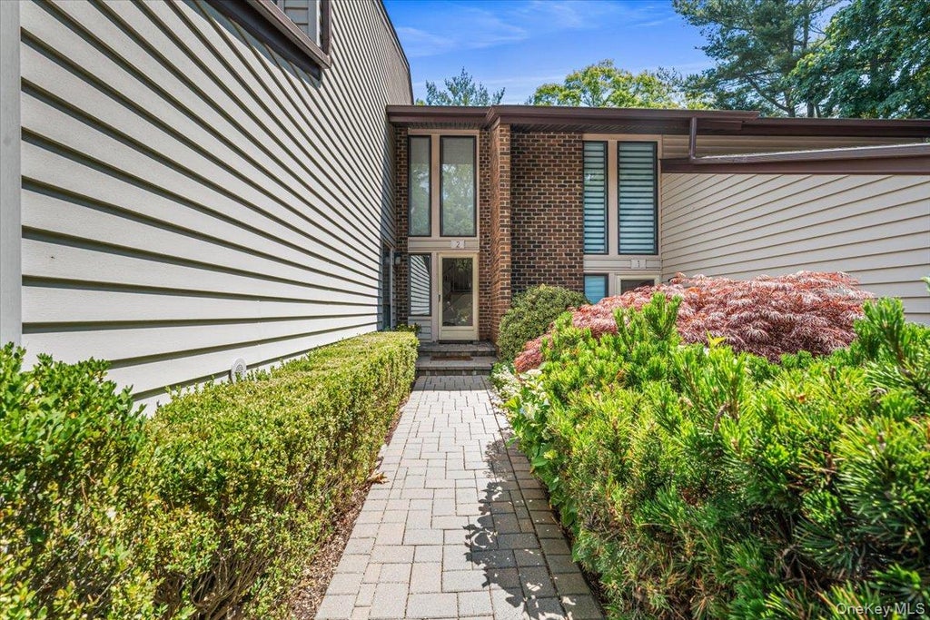 Photo of 2 Maple Run Drive, Jericho, NY 11753 (MLS # 1013640)