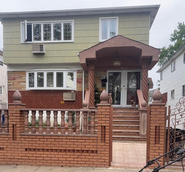 255th Street 2nd Fl, Rosedale, Queens, NY - 3 Bedrooms  
2 Bathrooms  
6 Rooms - 