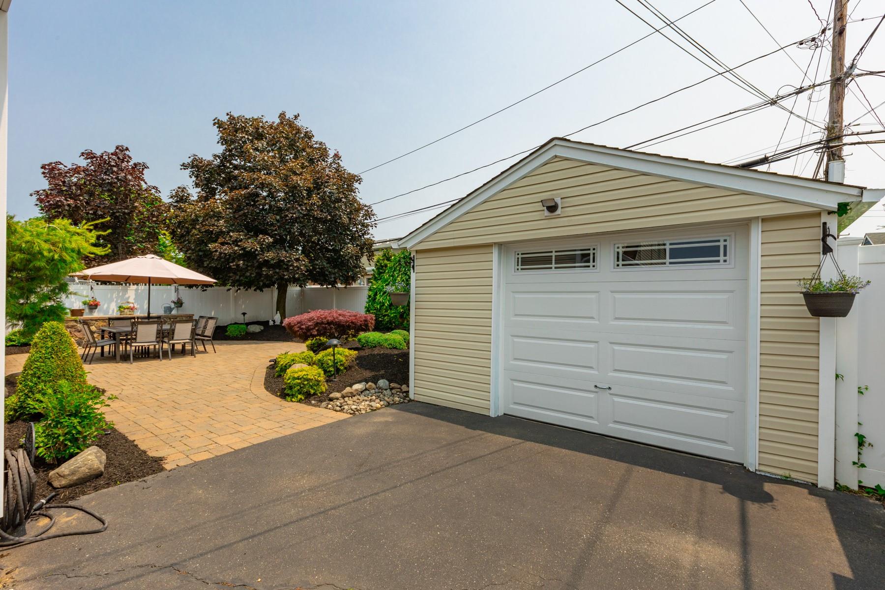 379 Ferris Road, Seaford, New York image 32