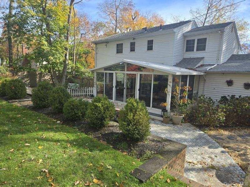 Photo of 7 Flamingo Drive, Smithtown, NY 11787 (MLS # 955127)